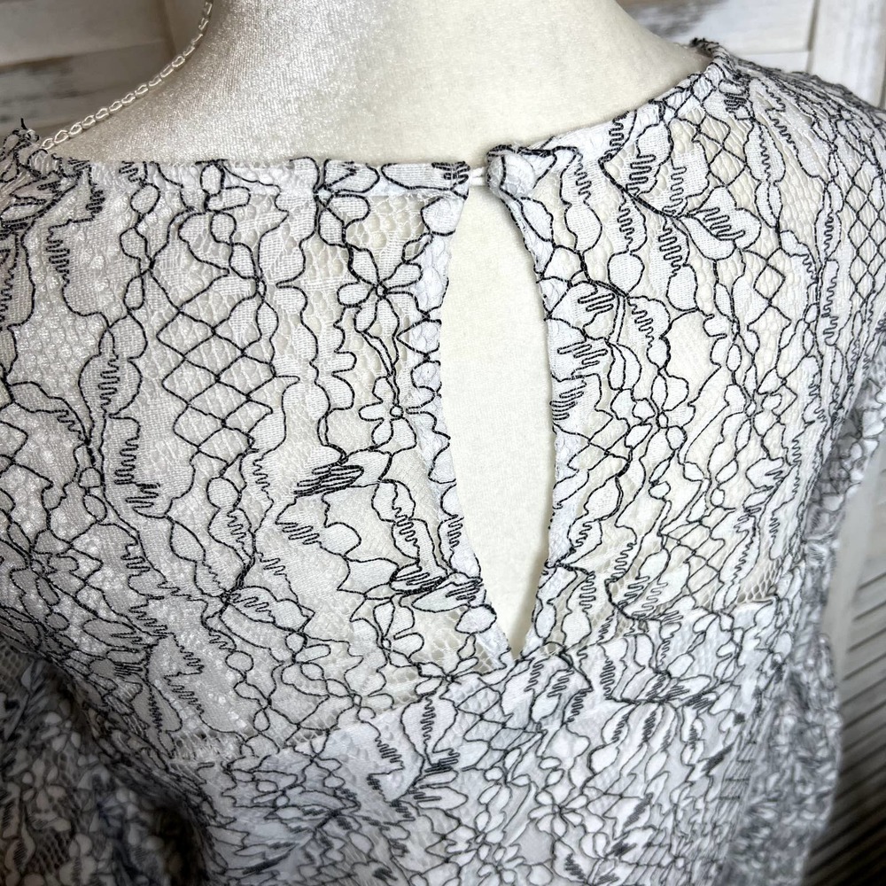 Cupcakes & CASHMERE Women's M Basewood Lace Bell Sleeve Blouse Top Black White - Picture 13 of 16